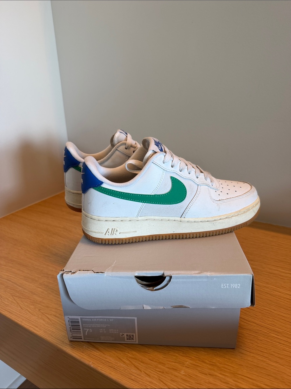 Nike Low-Top Sneakers in White with Green Swoosh and Blue Heel